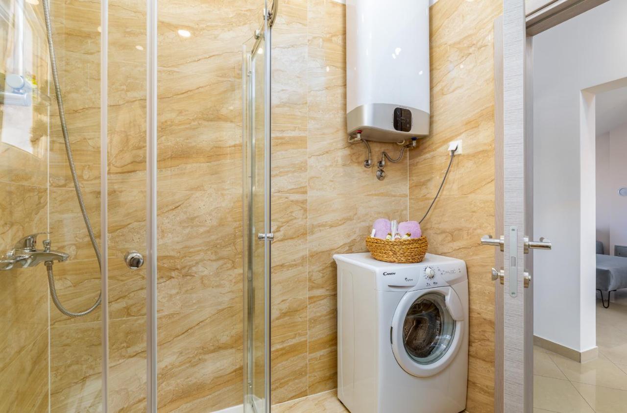 Apartment Vito With Sea View 파자나 외부 사진