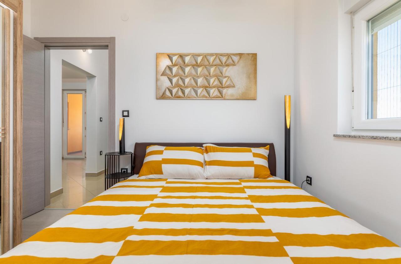 Apartment Vito With Sea View 파자나 외부 사진