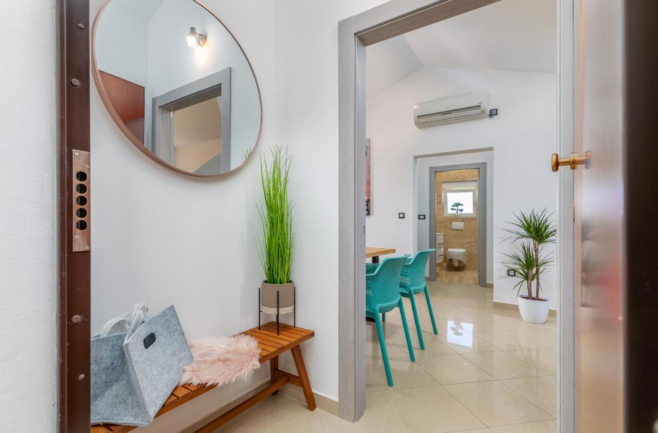 Apartment Vito With Sea View 파자나 외부 사진