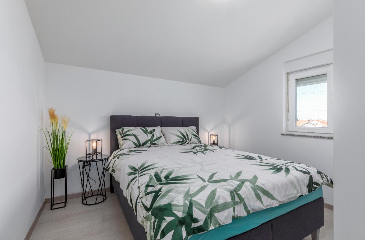 Apartment Vito With Sea View 파자나 외부 사진